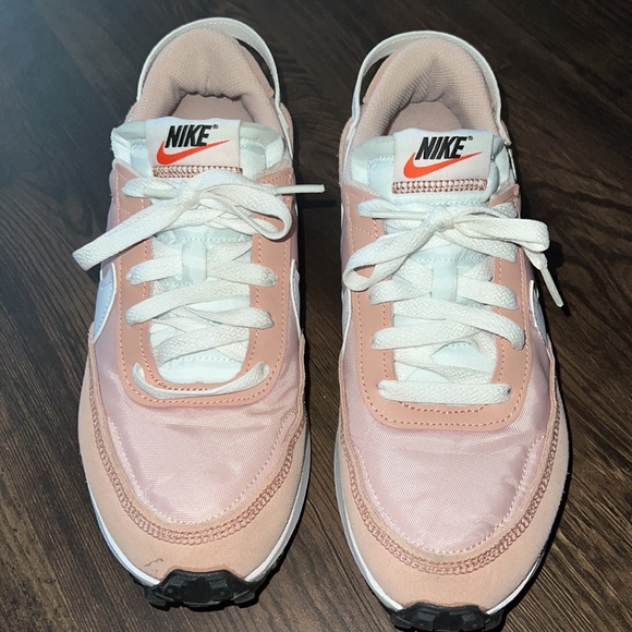 Nike shoes - Picture 2 of 6